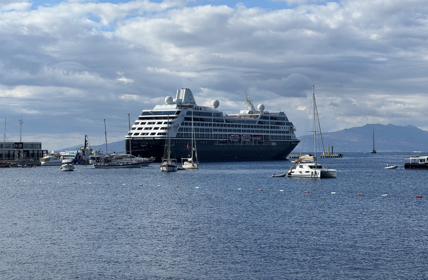 180 metrelik Azamara Onward Bodrum'a geldi