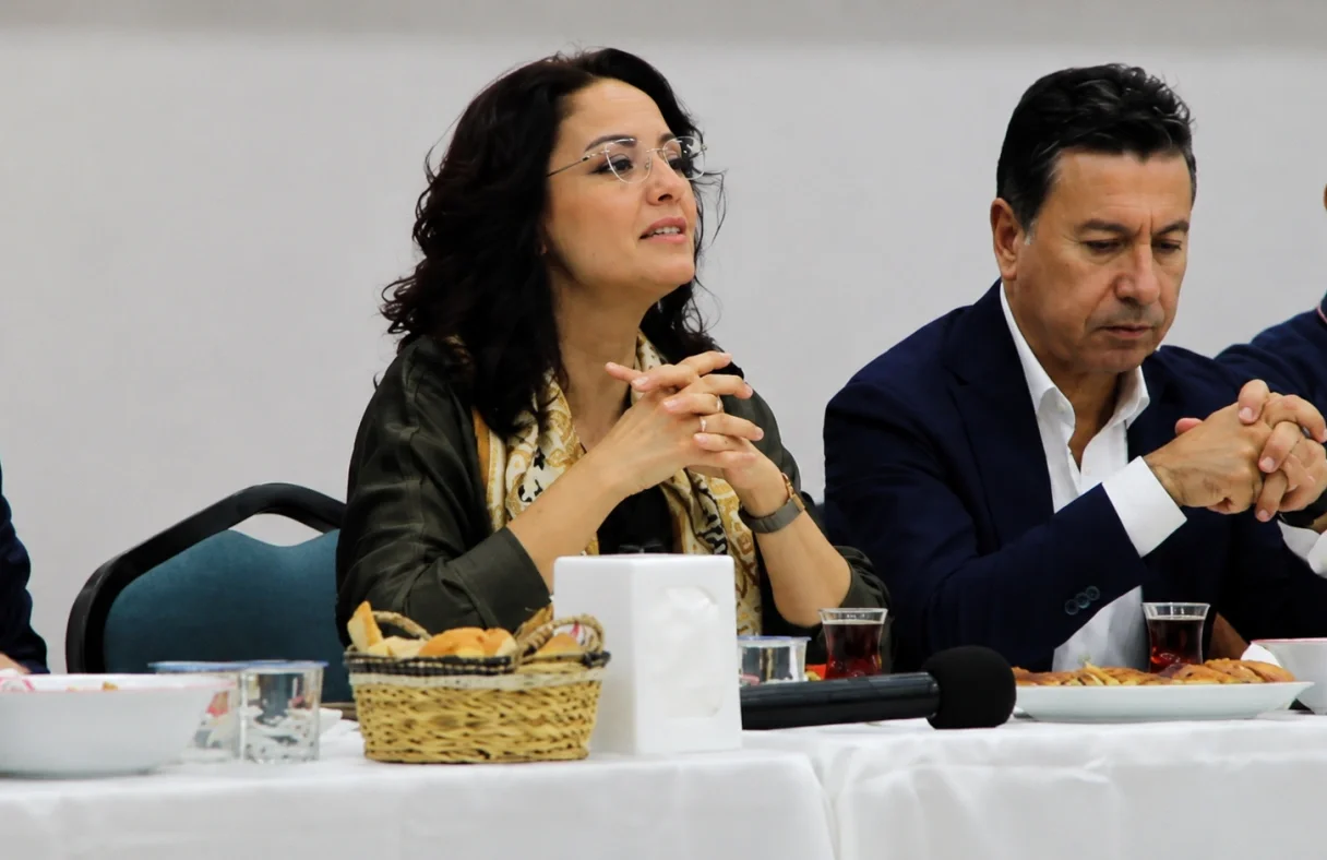 Ahmet Aras ve Gonca Köksal Aras: "Şu An İçin İstifa Gündemimizde Yok"