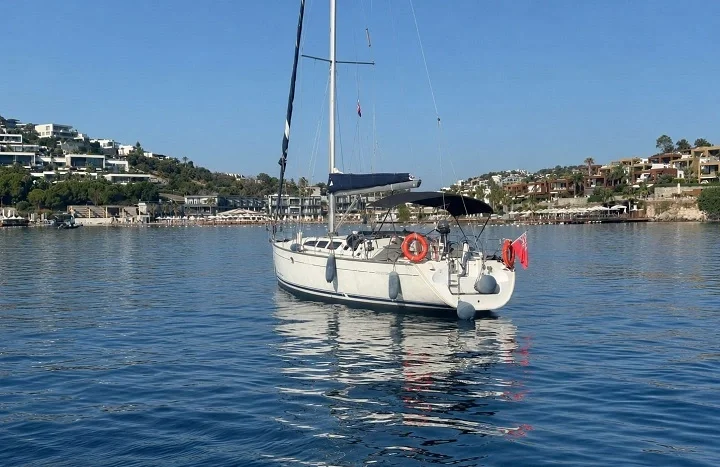 Bodrum açıklarında İtalya rotasındaki yelkenliye operasyon