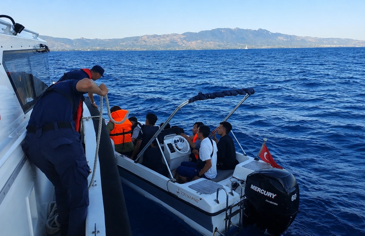 Bodrum Açıklarında Sürat Teknesine Operasyon: 8 Düzensiz Göçmen Yakalandı