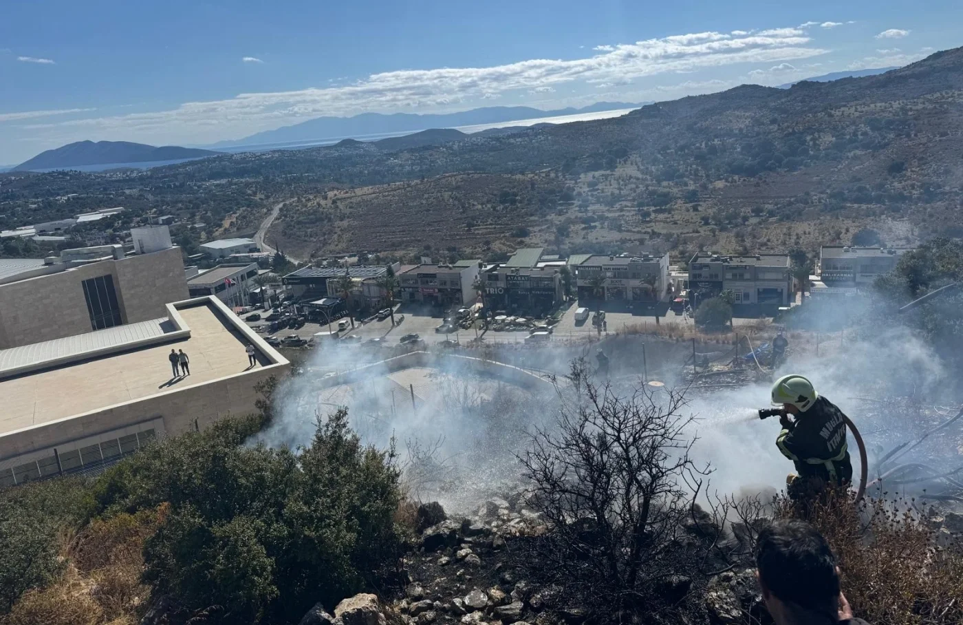 Bodrum Konacık'ta makilik alan yangını: 200 metrekare zarar gördü