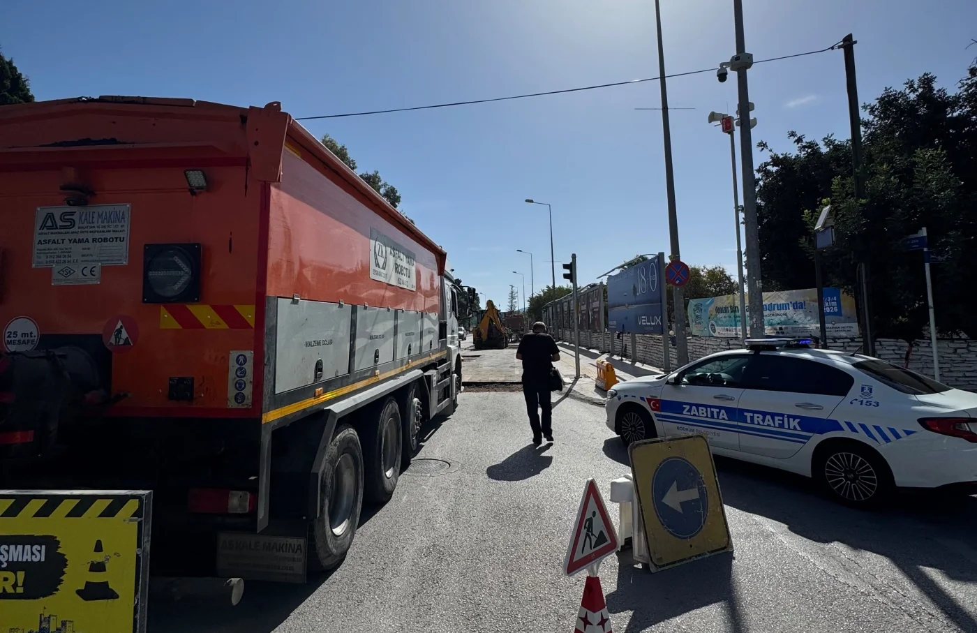 Bodrum merkezde Mehmet Uslu Caddesi trafiğe kapatıldı