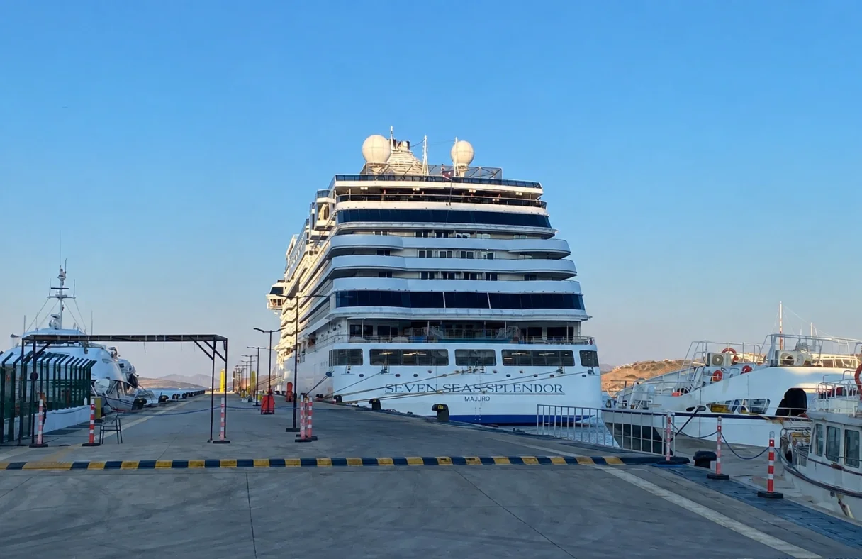 Bodrum'a lüks kruvaziyer Seven Seas Splendor demir attı