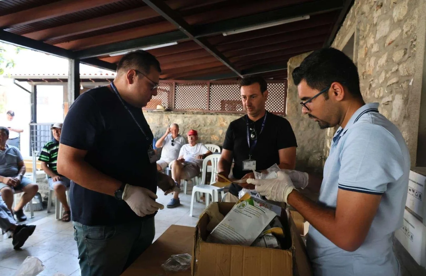 Bodrum’da 75 üreticiye Akdeniz meyve sineği tuzağı dağıtıldı