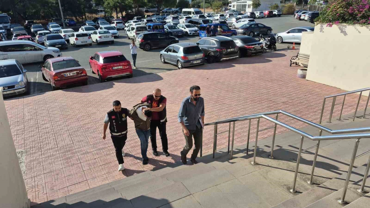 Bodrum’da arkadaşını bıçaklayan cinayet şüphelisi adliyeye sevk edildi