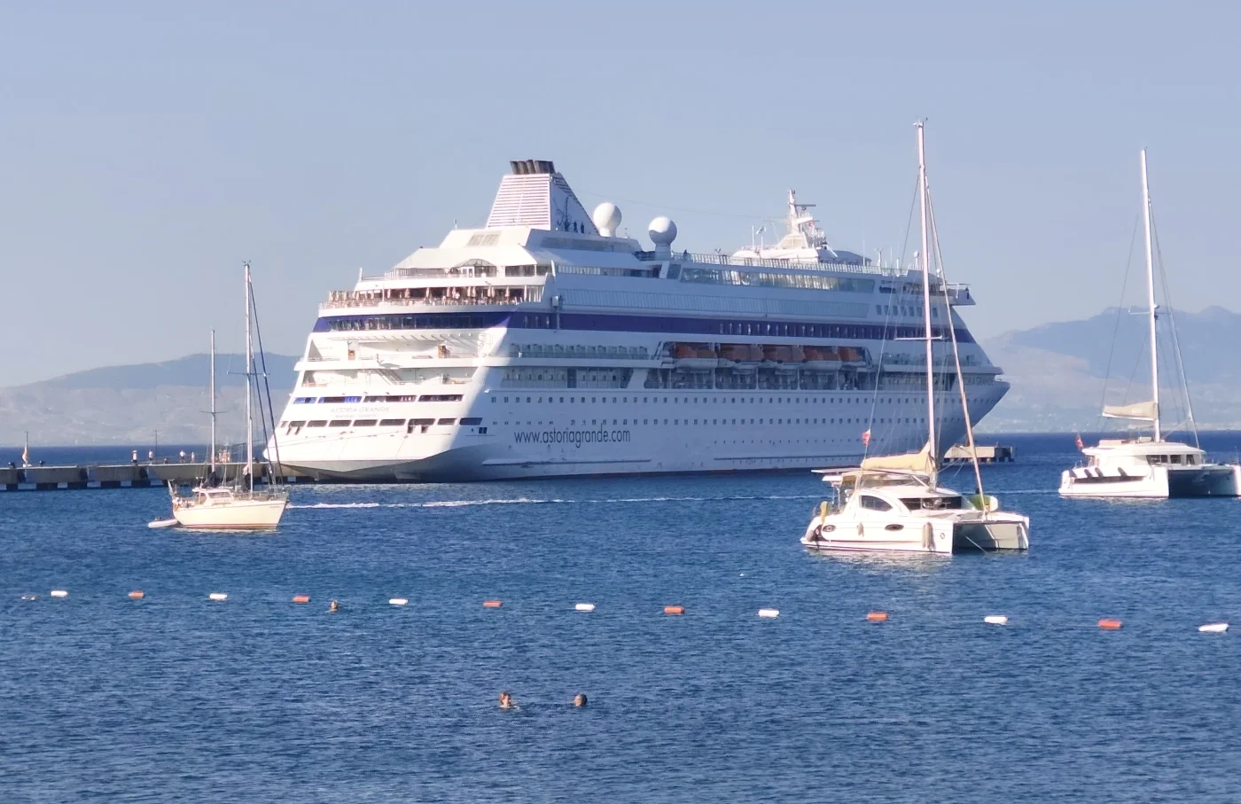 Bodrum’da aynı gün iki kruvaziyer