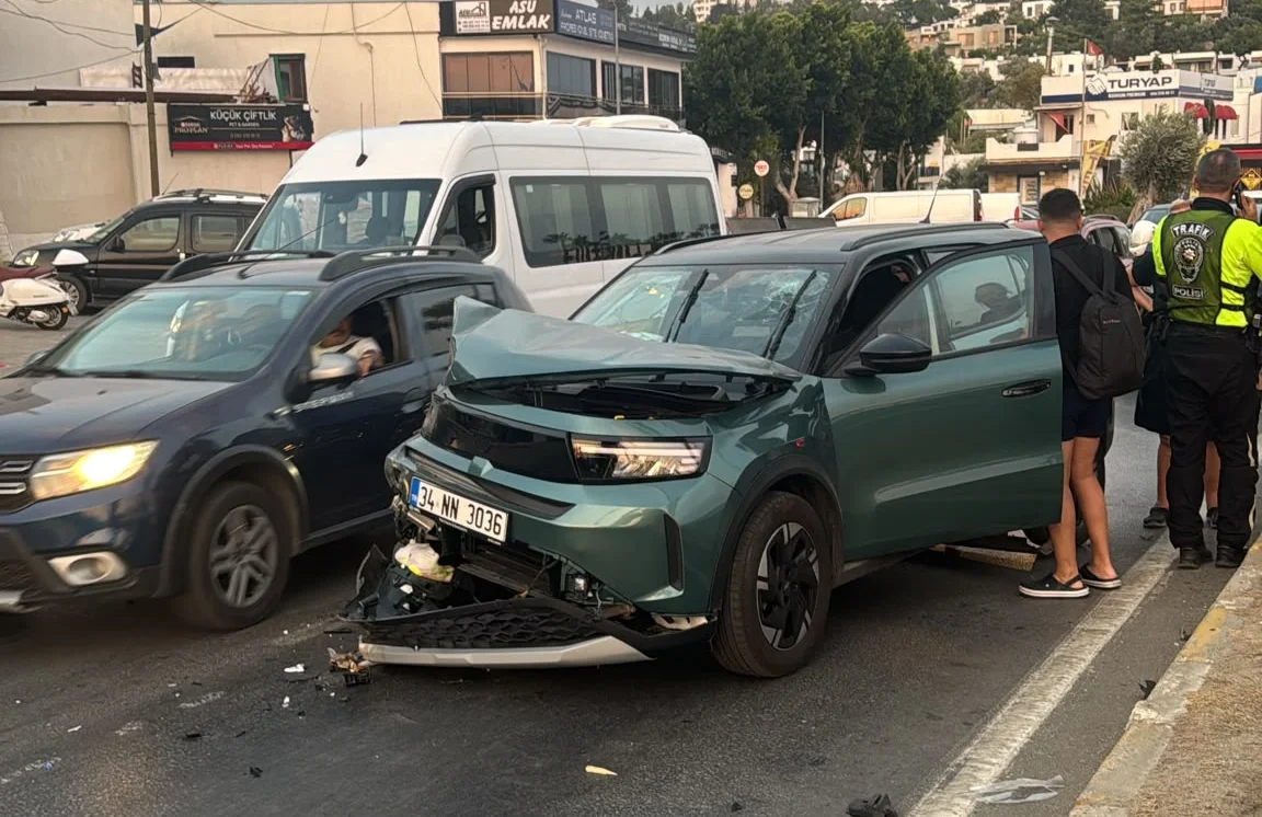 Bodrum’da kamyon ile elektrikli otomobil çarpıştı: 1 yaralı