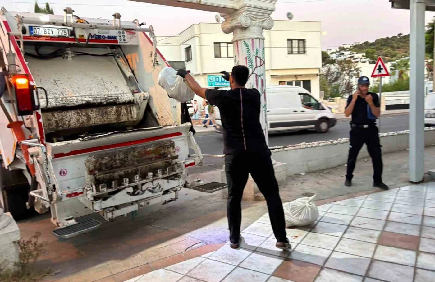 Bodrum’da kapalı kasap deposundan 400 kilo bozuk et çıktı