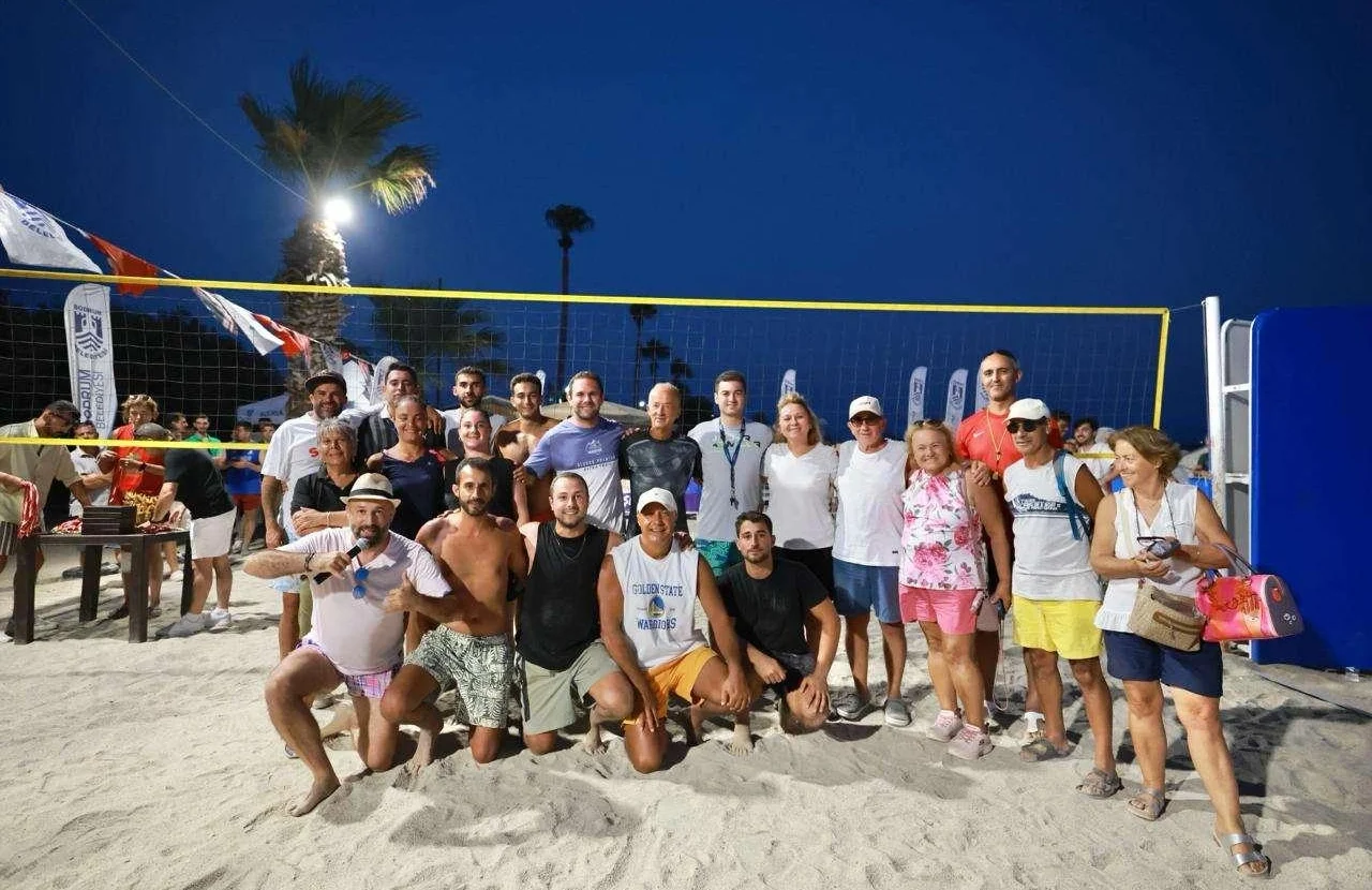 Bodrum’da plaj voleybolunun şampiyonu Fener Burnu oldu