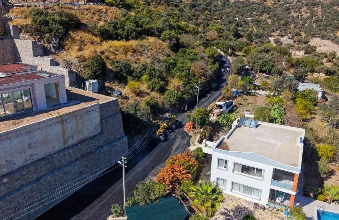 Bodrum'un beş mahallesinde yol çalışmaları sürüyor