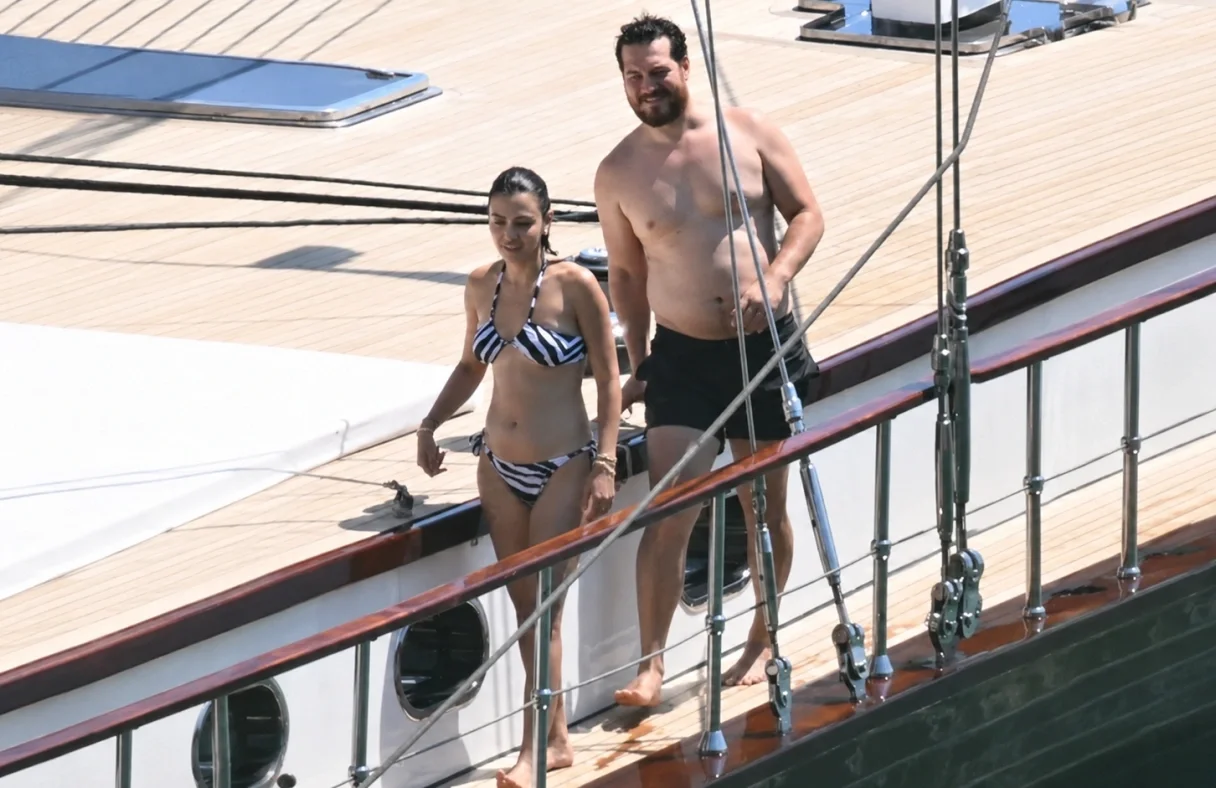 Çağatay Ulusoy ile Aslıhan Malbora'nın Bodrum tatili objektiflere yansıdı