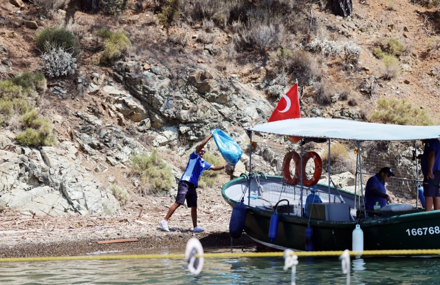 CENNETİN KOYLARINDAN 306 TON ÇÖP ÇIKTI
