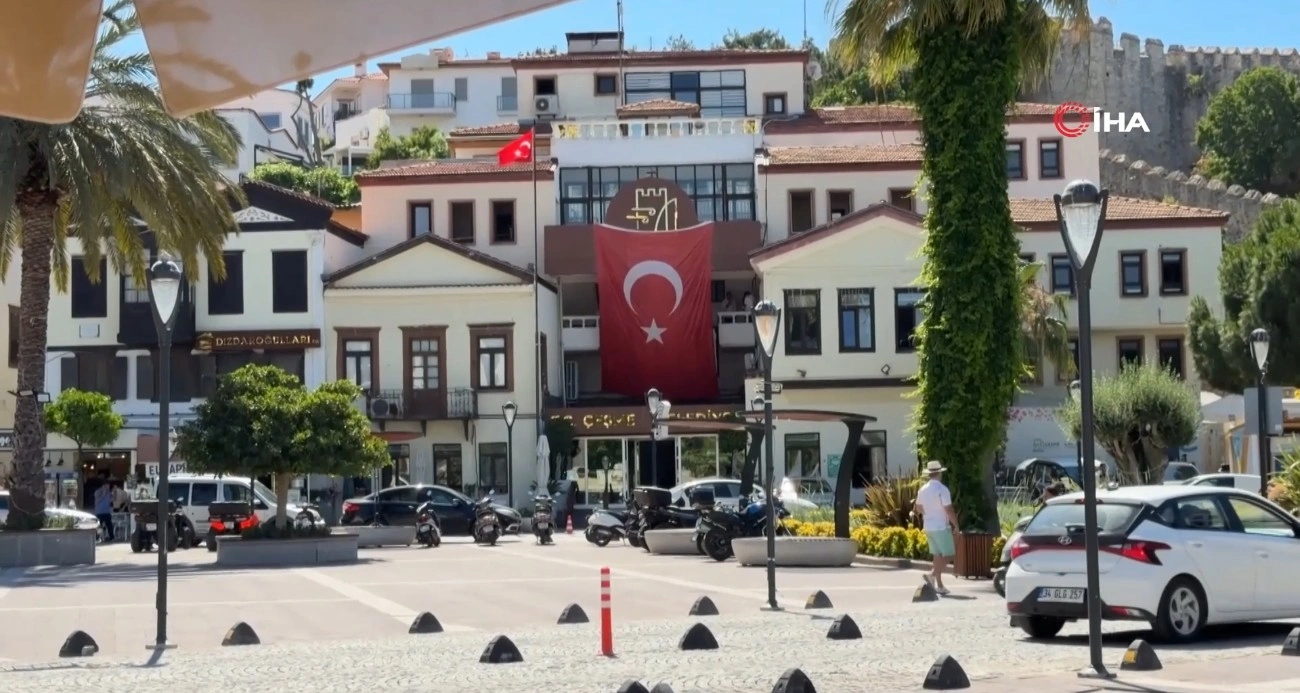 Çeşme Belediyesi’nde operasyon: Başkan yardımcısı ve iki müdür gözaltında