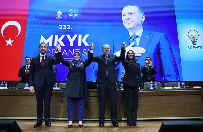 CHP'den istifa eden Asuman Gülsoy AK Parti'ye katıldı