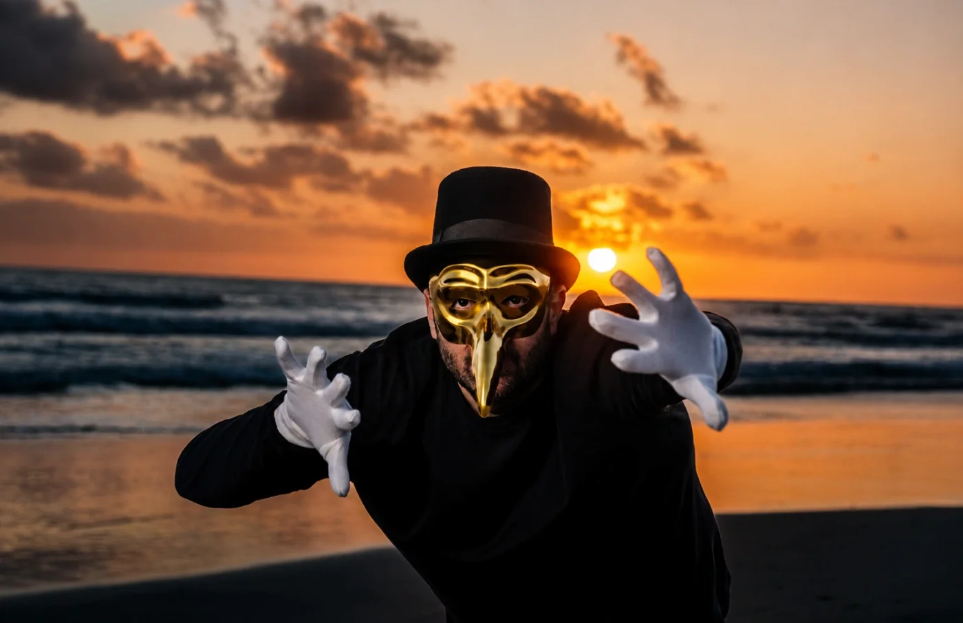 Claptone, Çeşme’de seti devralıyor