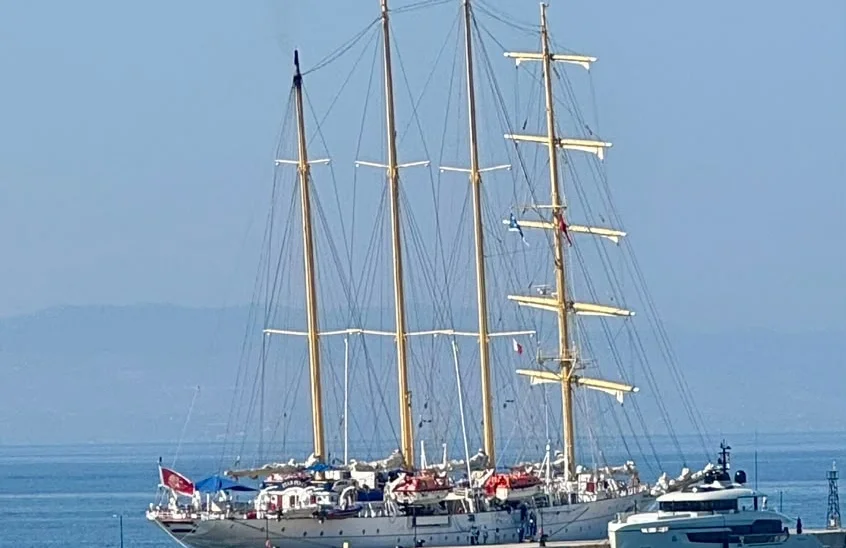 Dört direkli Star Flyer Bodrum’a geldi: 115 metrelik yelkenli kruvaziyer limanda