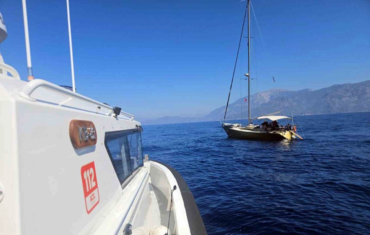 Fethiye açıklarında yelkenli teknede 64 düzensiz göçmen yakalandı