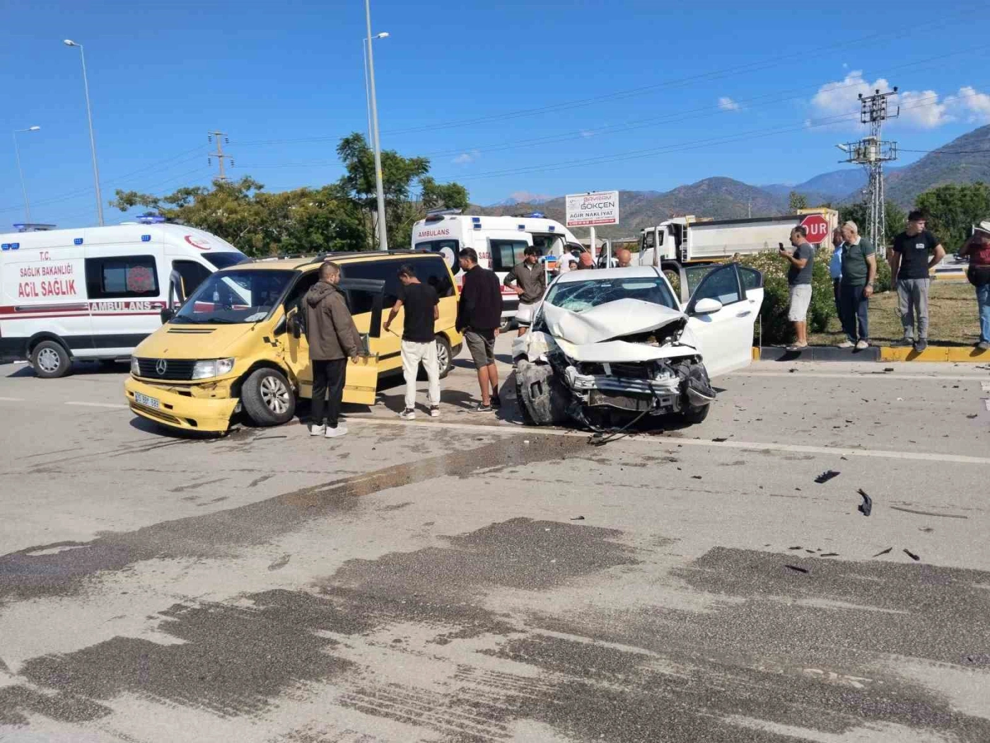 Fethiye’de iki araç çarpıştı: 5 kişi yaralandı