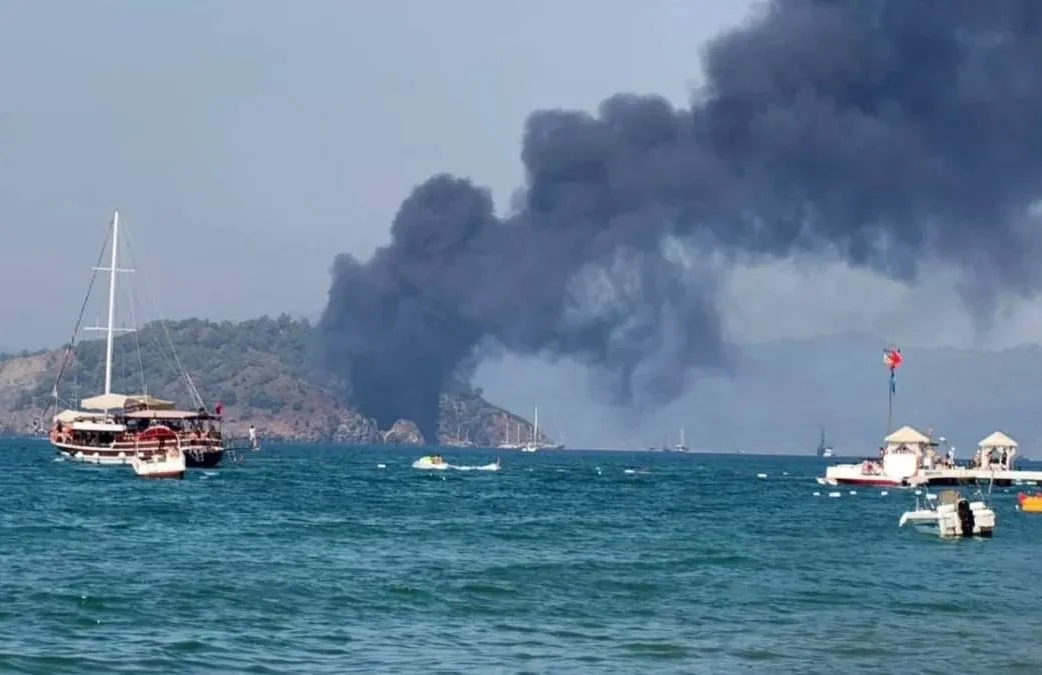 Fethiye’de tur teknesinde yangın: 115 kişi tahliye edildi