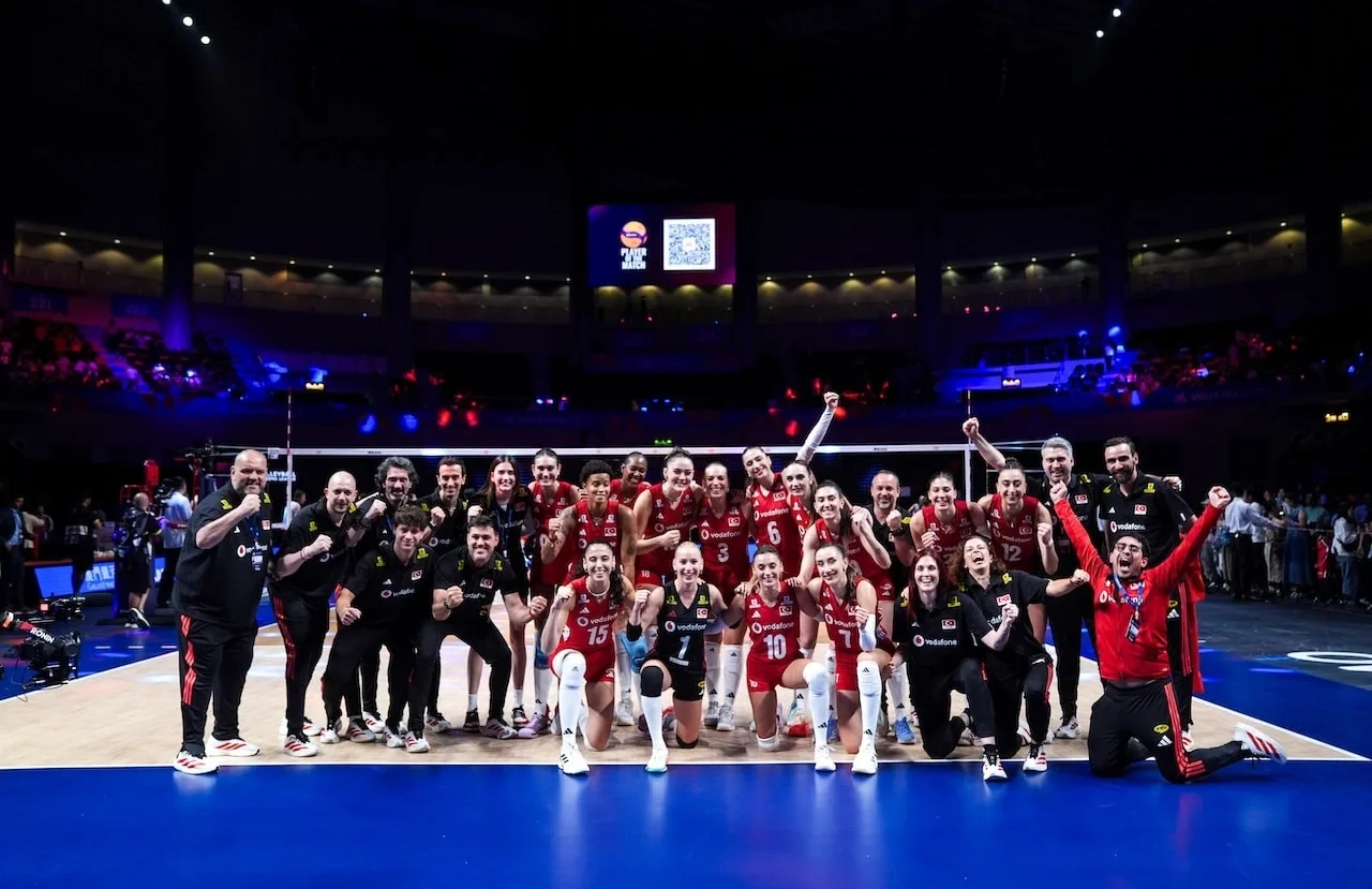 Filenin Sultanları Çin’i geçti, VNL’de finale yükseldi