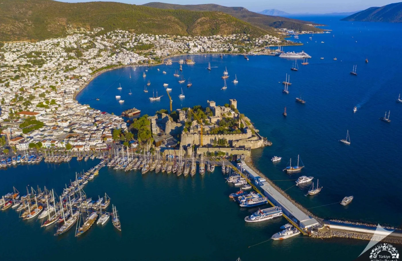Forbes Italia Bodrum’un yeni lüks kimliğini yazdı: Maçakızı, gastronomi ve süperyatlar