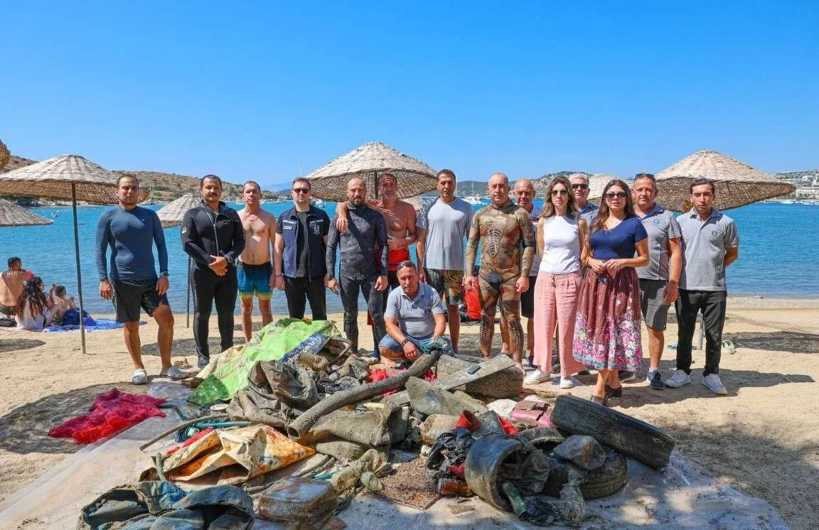 Gümbet’in denizinden 310 kilogram atık çıkarıldı