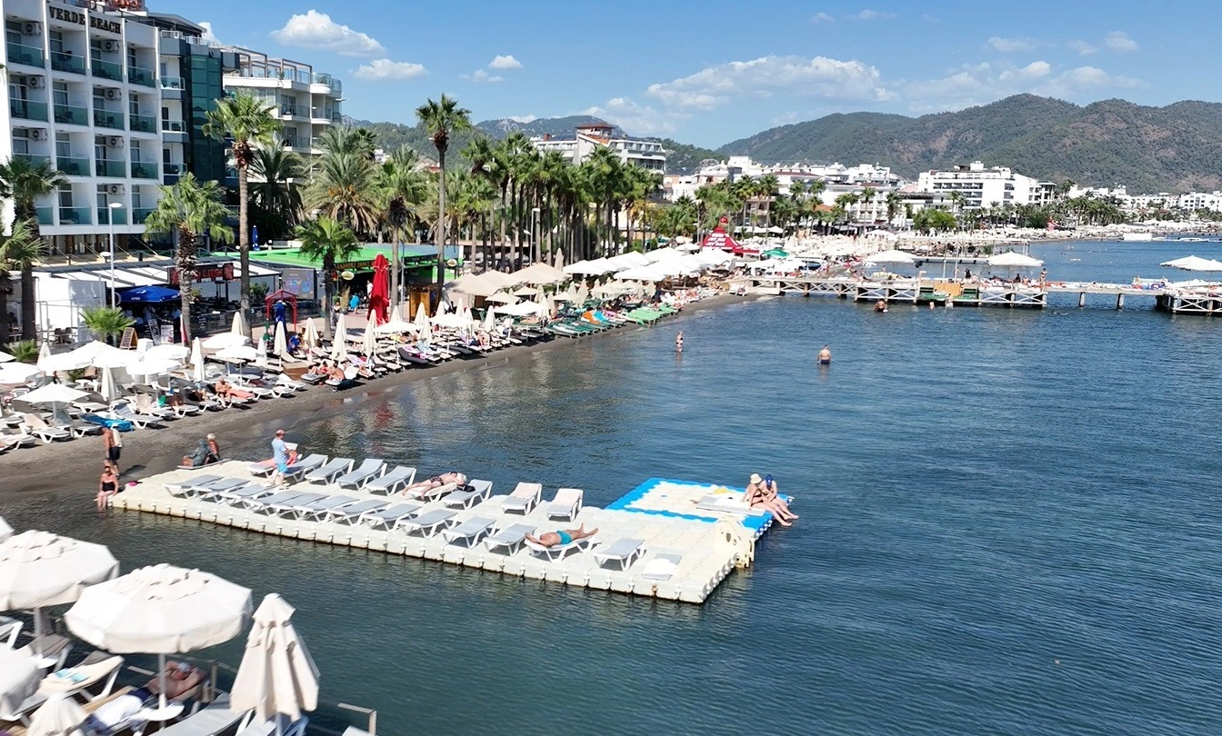 İngiltere’de yağmur, Marmaris’te deniz keyfi