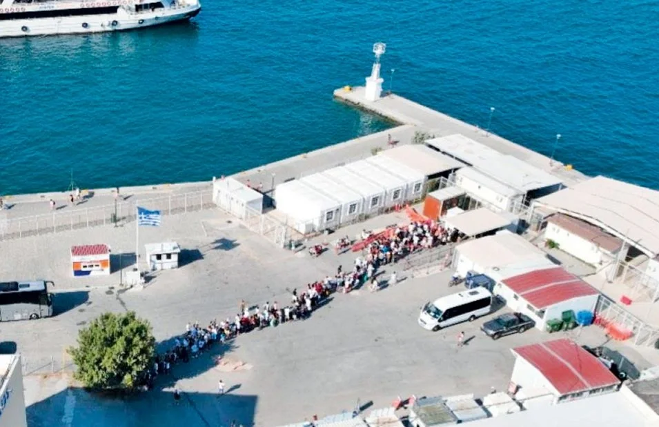 Koslu esnaftan Türk turist uyarısı: “Limanda güneş altında kavruluyorlar”
