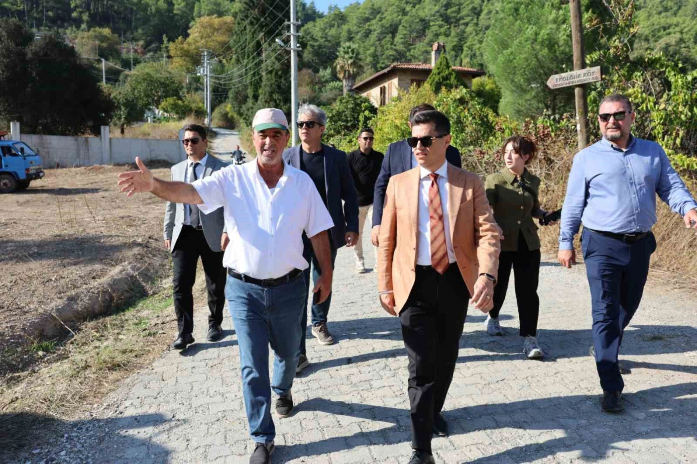 Marmaris Çetibeli’nde yol çalışmaları sürüyor