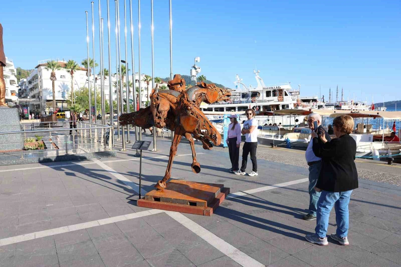 Marmaris’in hurdaları sanat eserine dönüştü