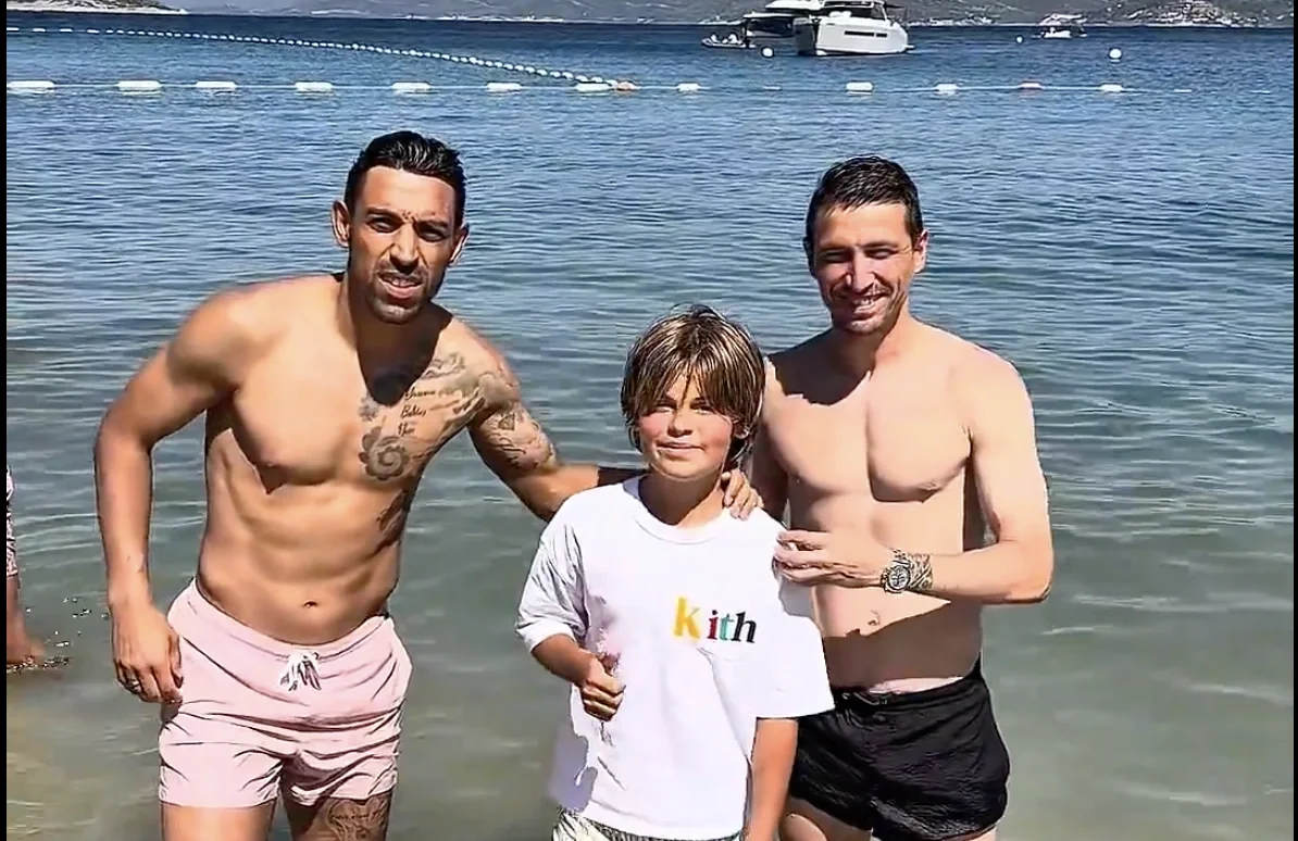 Mert Hakan Yandaş ve İrfan Can Kahveci Bodrum’da görüntülendi