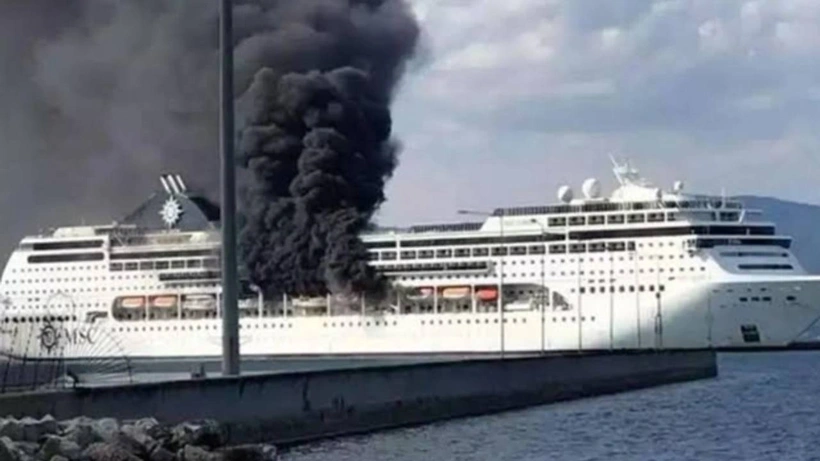 Mikonos açıklarında gemi yangını: 29 kişi tahliye edildi