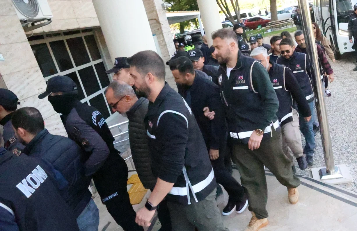 Milas Belediye Başkanı Fevzi Topuz ve oğlu tutuklandı: Toplam 18 tutuklama