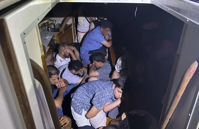 Muğla açıklarında yelkenliye operasyon: 34 düzensiz göçmen, 2 şüpheli yakalandı