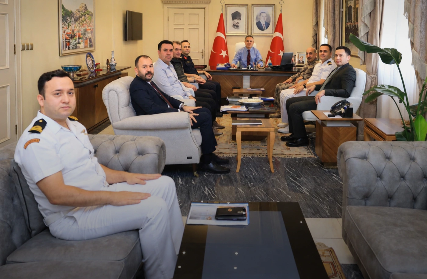 Muğla İl Güvenlik ve Asayiş Toplantısı'nda Güvenlik ve Orman Yangını Tedbirleri Ele Alındı