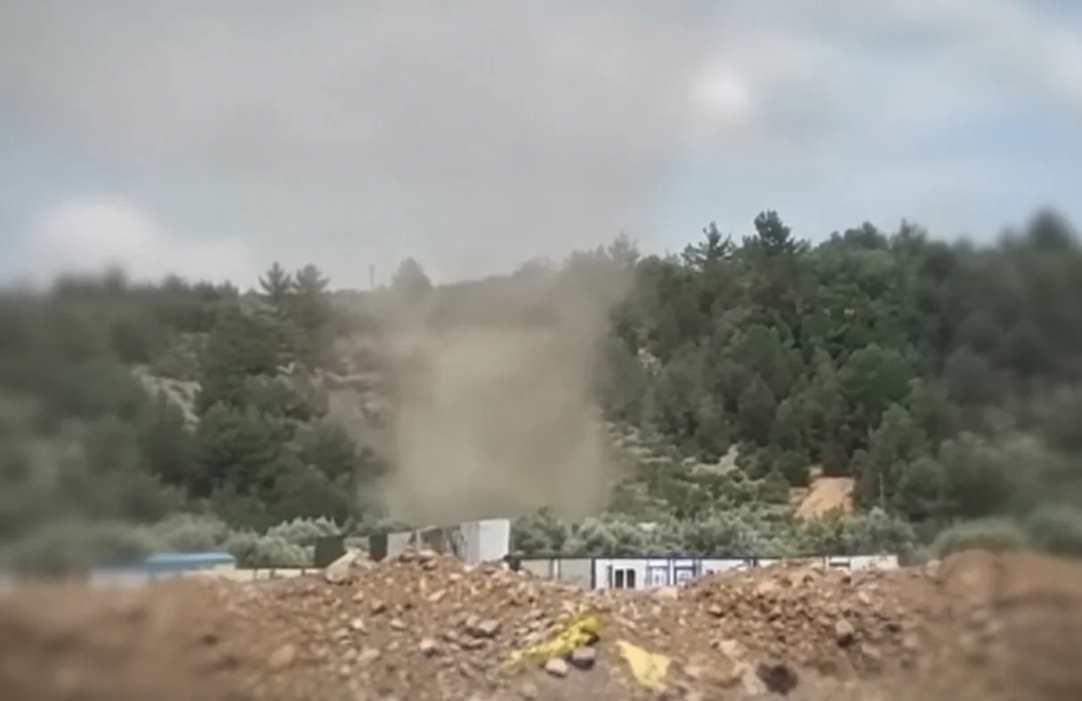Muğla Menteşe'de Sıcak Hava Etkisiyle Peş Peşe Toz Hortumları Oluştu