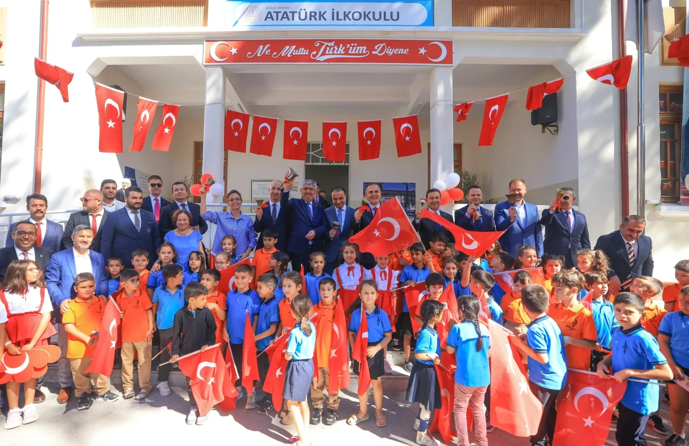 Muğla’da 162 bin öğrenci ders başı yaptı: Yeni eğitim yılının ilk zili çaldı