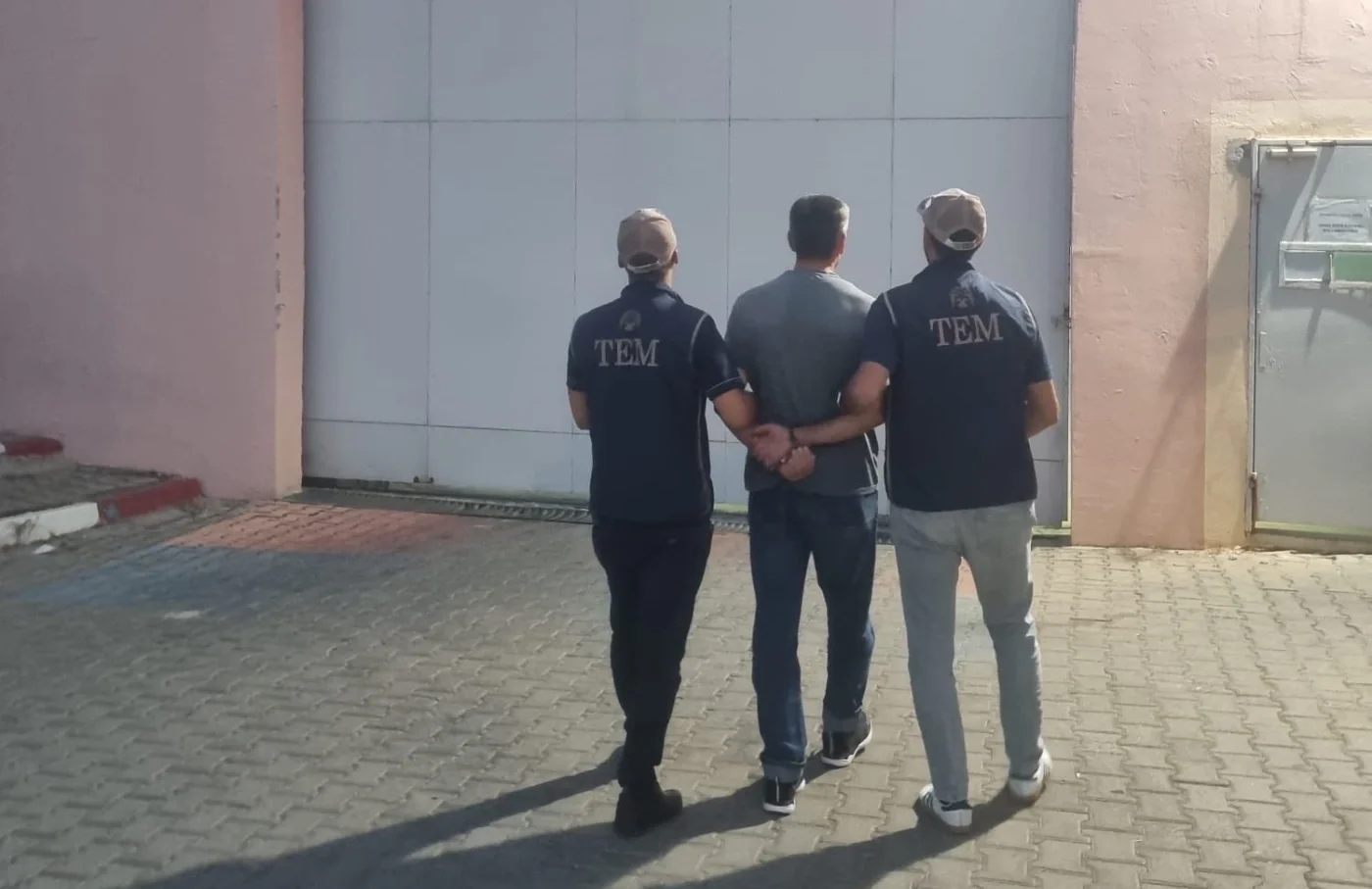 Muğla’da aynı gün iki operasyon: İhraç polis Dalaman’da, eski uzman çavuş Marmaris’te yakalandı