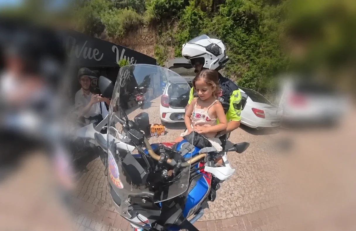 Muğla’da Jandarmanın Minik Misafiri: Motosiklete Bindirilen Çocuğun Mutluluğu Kamerada