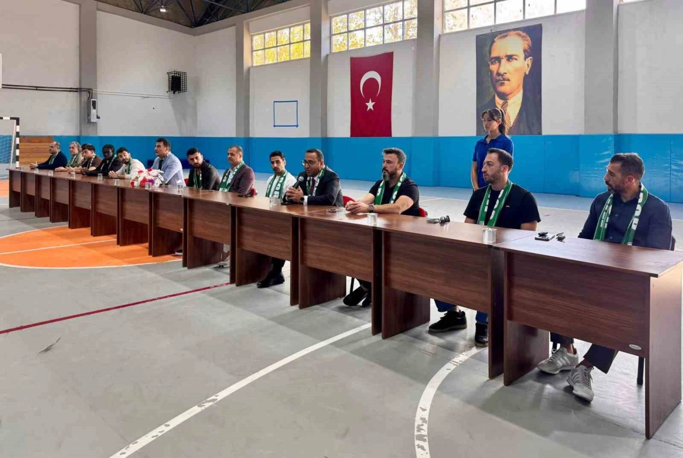 Muğlasporlu futbolcular öğrencilerle bir araya geldi