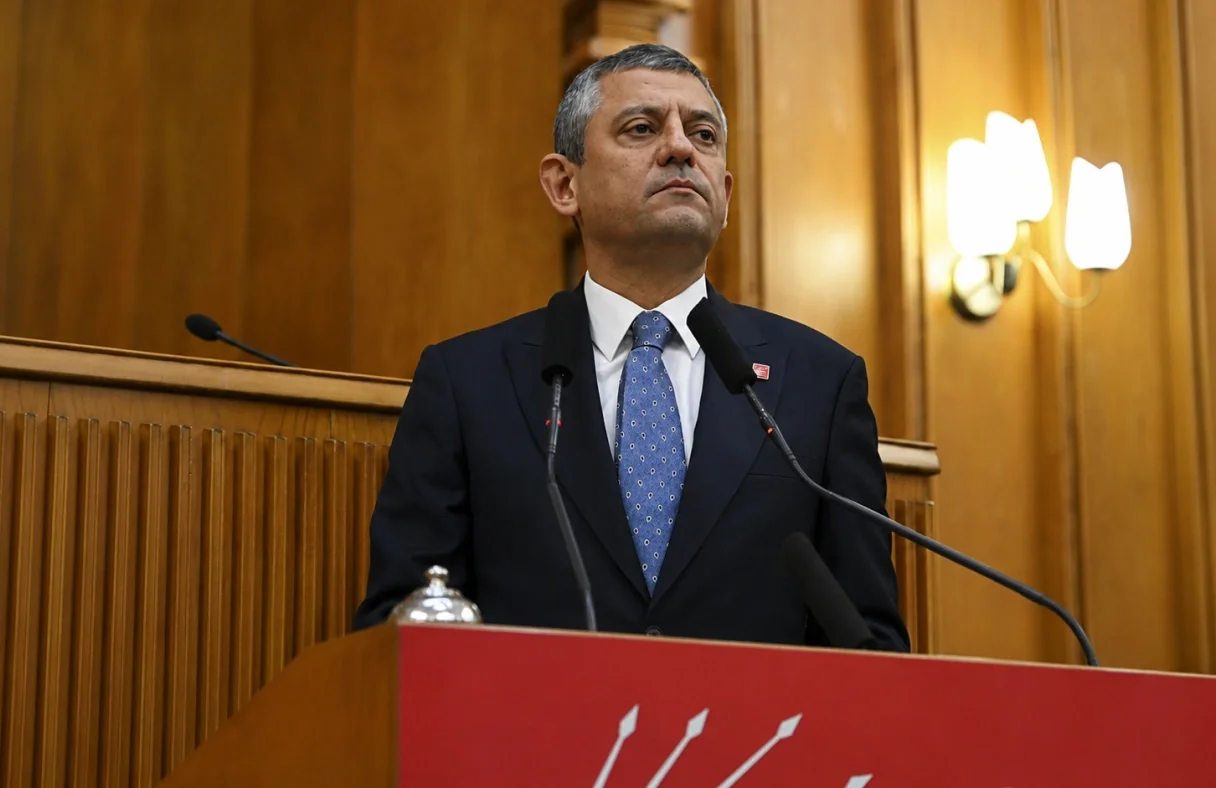 Özgür Özel CHP'ye Veda Etti, Yeni Parti Kuracaklarını Duyurdu