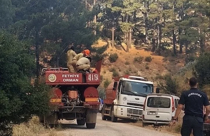 Seydikemer Yangını Nedeniyle Fethiye-Antalya Yolu Kapatıldı