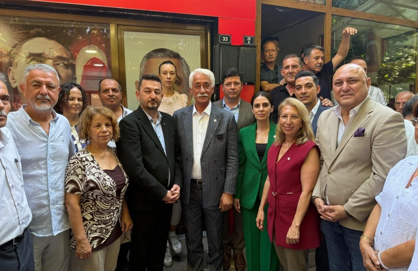 Ula’da siyasi dengeler değişti: Başkan ve 9 meclis üyesi YENİ Parti’ye geçti