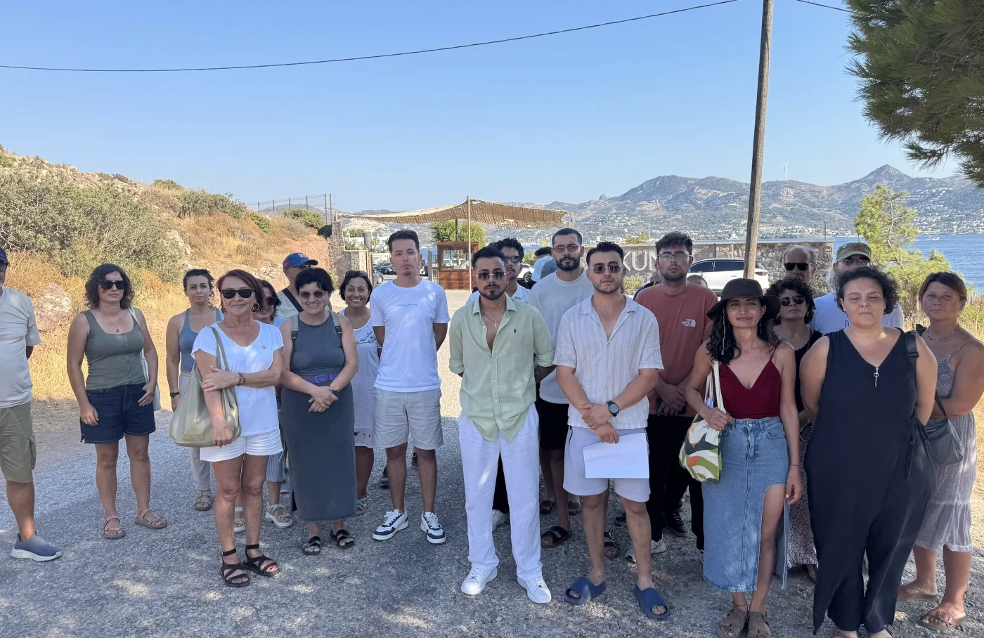XUMA Beach önünde 4 maddelik çağrı: “Mesailer ödensin, fesih gerekçesi kaldırılsın”